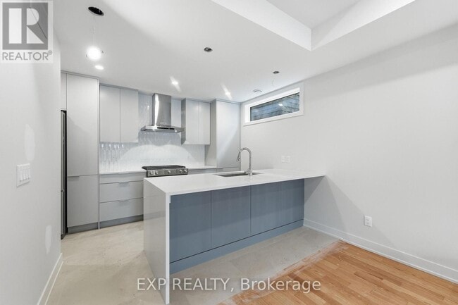 Building Photo - 512 Roosevelt Ave