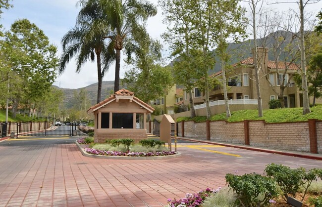 Building Photo - 833 Paseo Tosamar