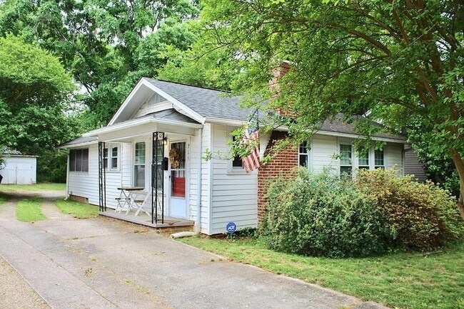 Building Photo - 215 W Faris Rd