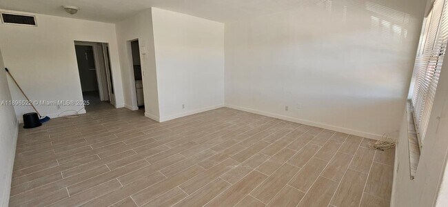 Foto del edificio - 230 SW 11th Ave