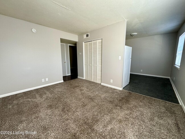 Building Photo - 6813 Crestview Dr