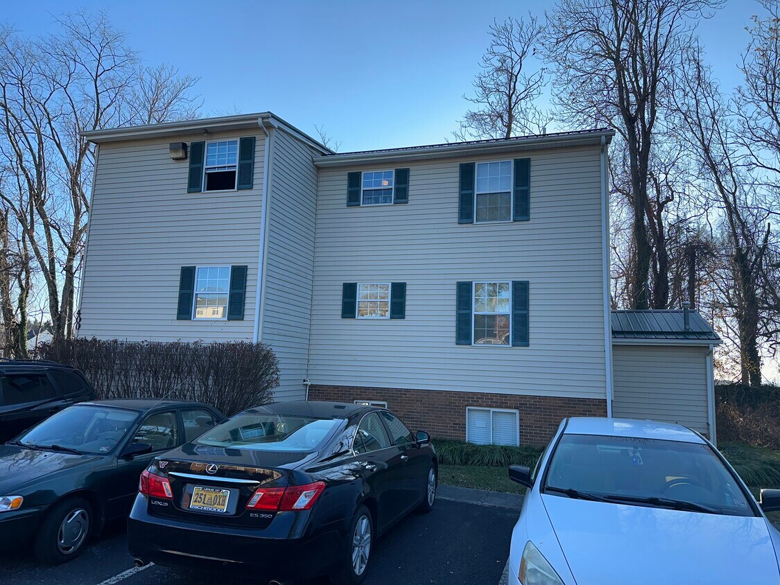 Primary Photo - 400 Willard Dr