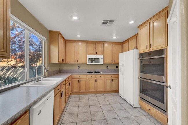 Building Photo - 10672 Blue Nile Ct