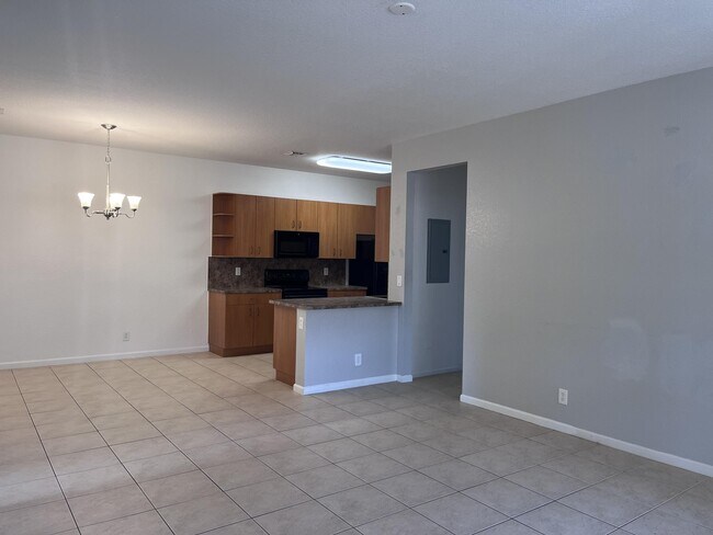 Foto del edificio - 3553 Forest Hill Blvd