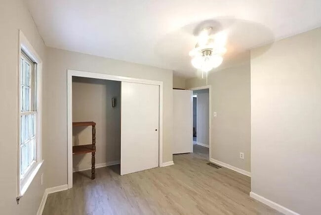 Building Photo - Room in House on Danforth Rd SW