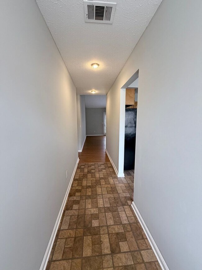 Foto del edificio - To Be Newly Renovated 3BR/2BA Duplex – Prime Location Near Auburn University!