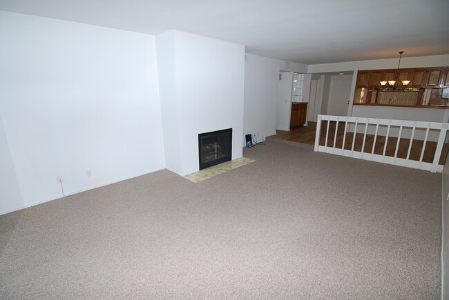 Building Photo - Resort-Style 2BD/2BA w/ Pool, Tennis Courts & 2 Parking Spaces