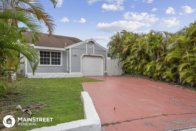 Building Photo - 8881 SW 21st St