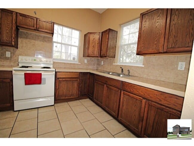 Building Photo - 207 S 6th St