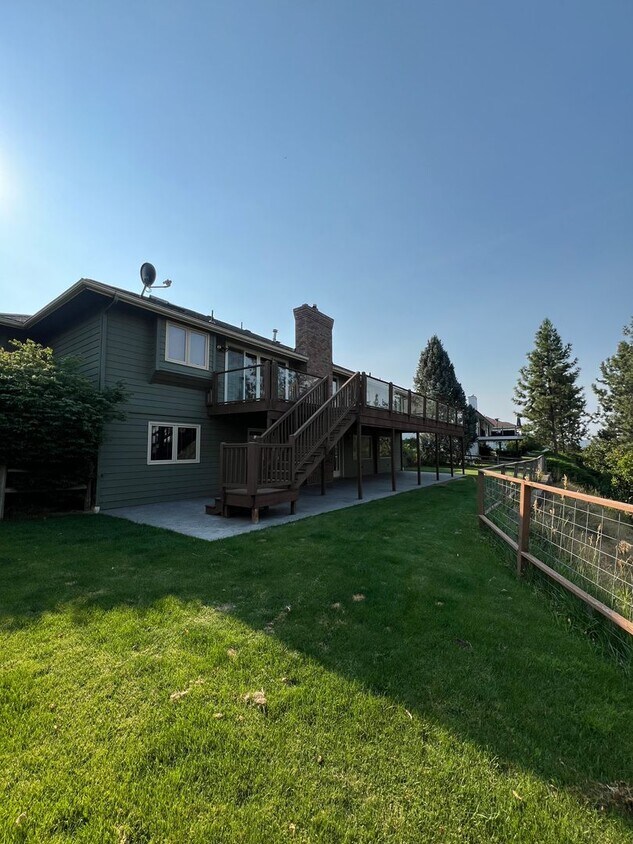 Primary Photo - HUGE HOME FOR RENT!! Half off First Months...