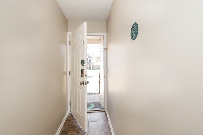 Building Photo - 301 Oferrell St