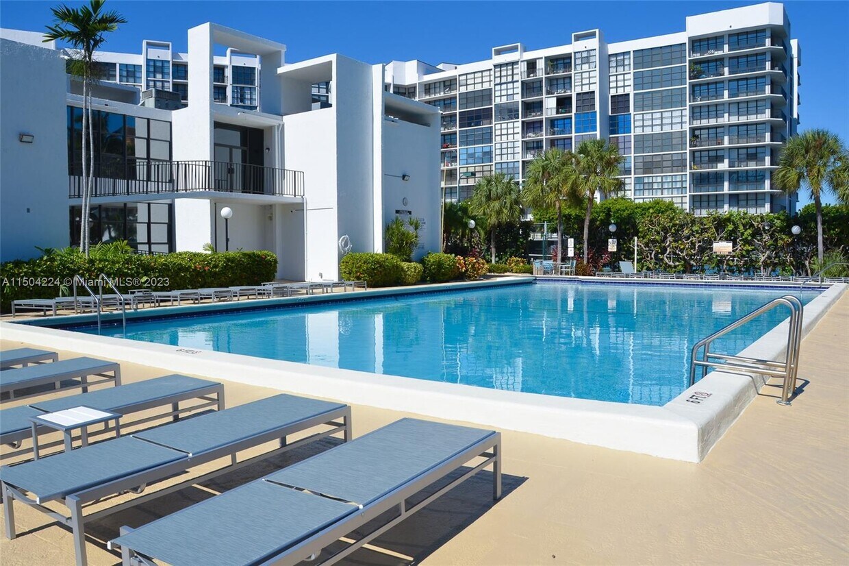 Foto principal - 1000 Parkview Dr