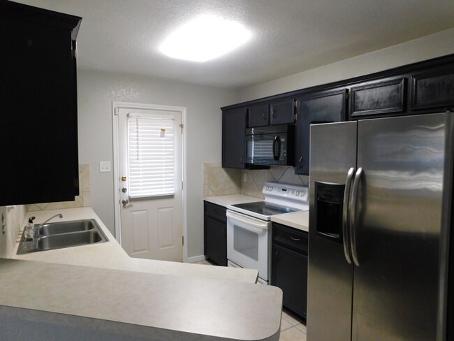 Foto del edificio - 3707 Dustin Ct