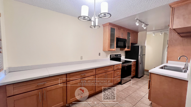 Building Photo - Beautiful 2 bedroom located in sought afte...