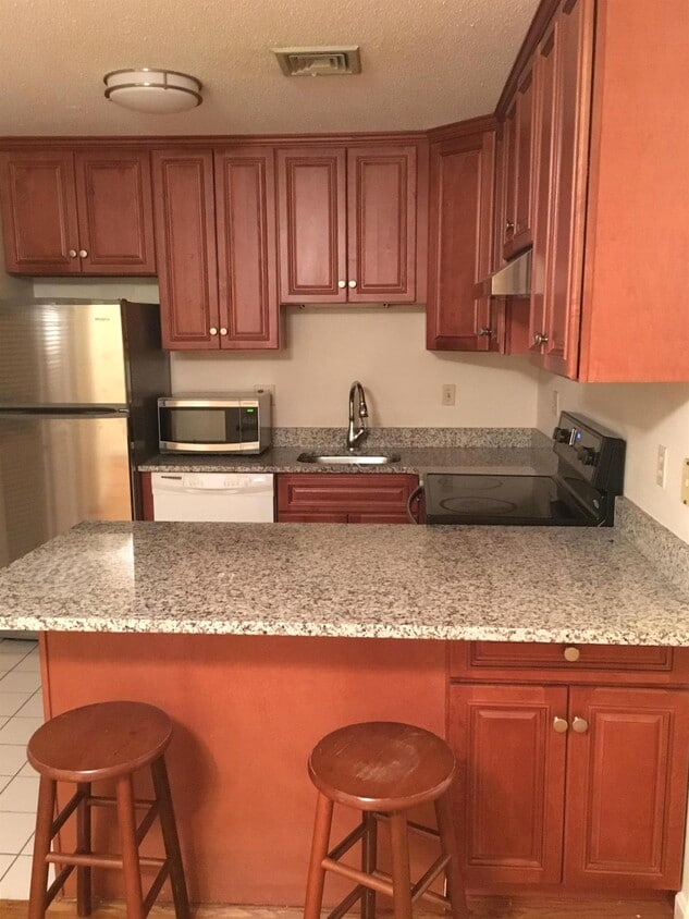 Primary Photo - 620 Boston Ave