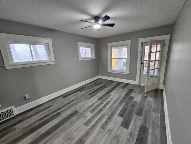 Foto del edificio - 3294 W 111th St