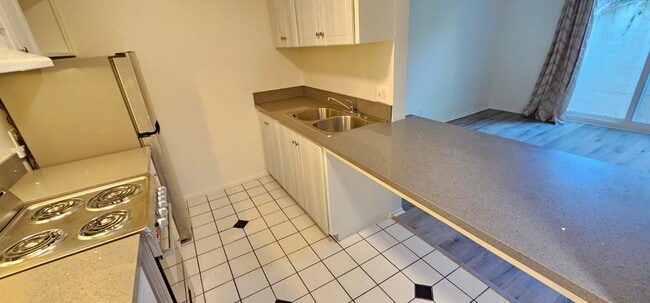Building Photo - 206 N Beverly Park