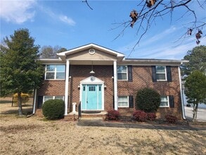 Building Photo - 6 Skyland Dr NW