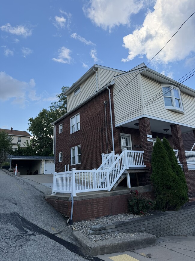 Building Photo - 271 Lelia St