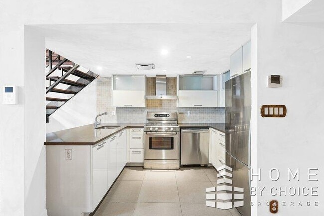 Foto del edificio - 1 bedroom in Brooklyn NY 11211