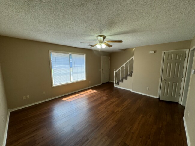 Foto del edificio - 1204 University Dr