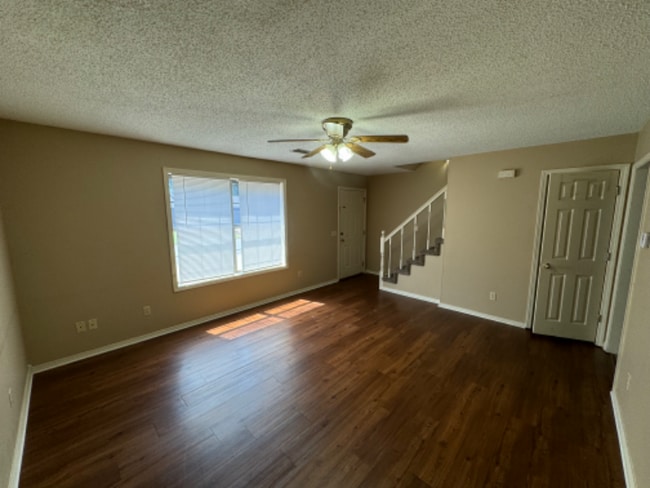 Building Photo - 1204 University Dr