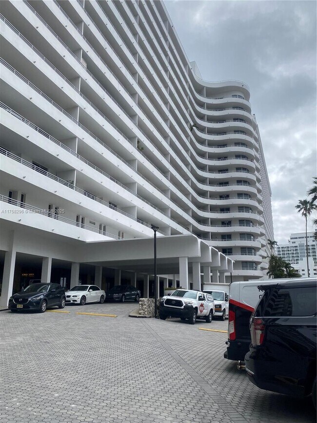 Building Photo - 5555 Collins Ave