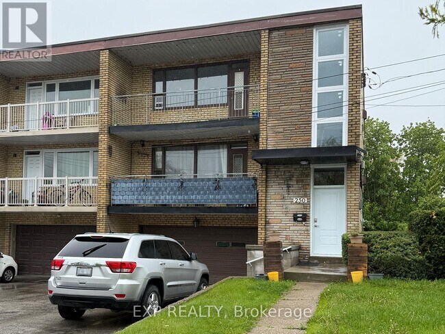 Photo du bâtiment - 250-250 Wilmington Ave