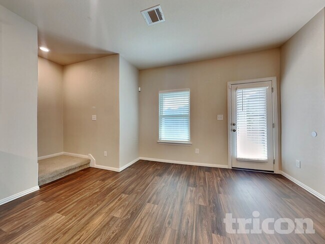 Building Photo - 127 Simon