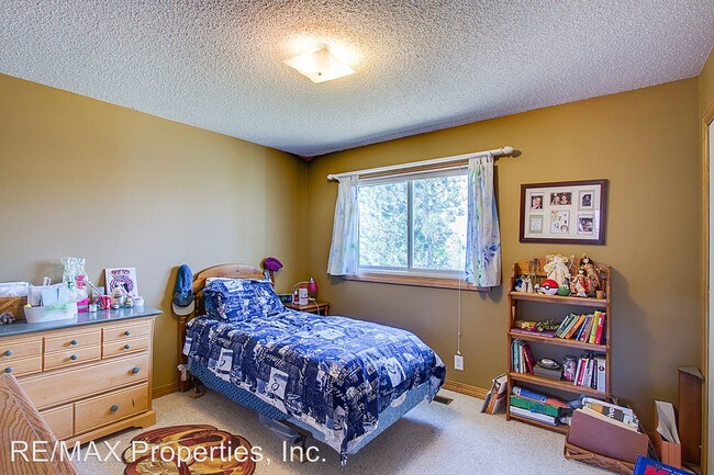 Building Photo - 2389 Langholm Dr