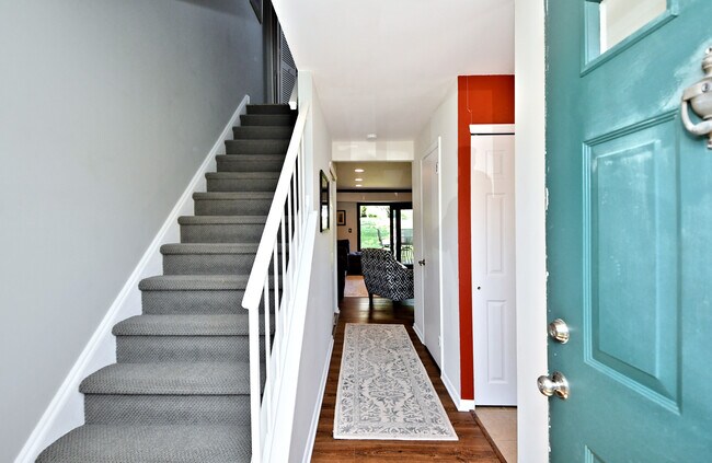 Building Photo - 615 Piedmont Ct