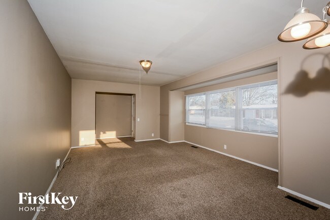 Building Photo - 1465 Aintree Dr