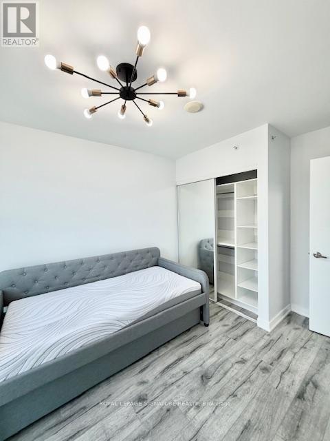 Photo du bâtiment - 5740 Yonge St
