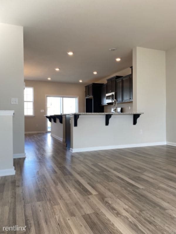Building Photo - 3 br, 2.5 bath Townhome - 8 Rome Way