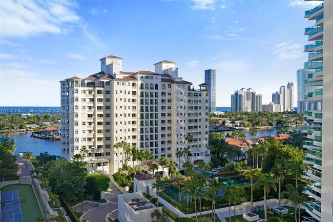 Foto del edificio - 20185 E Country Club Dr