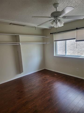 Building Photo - 208 Village N Dr