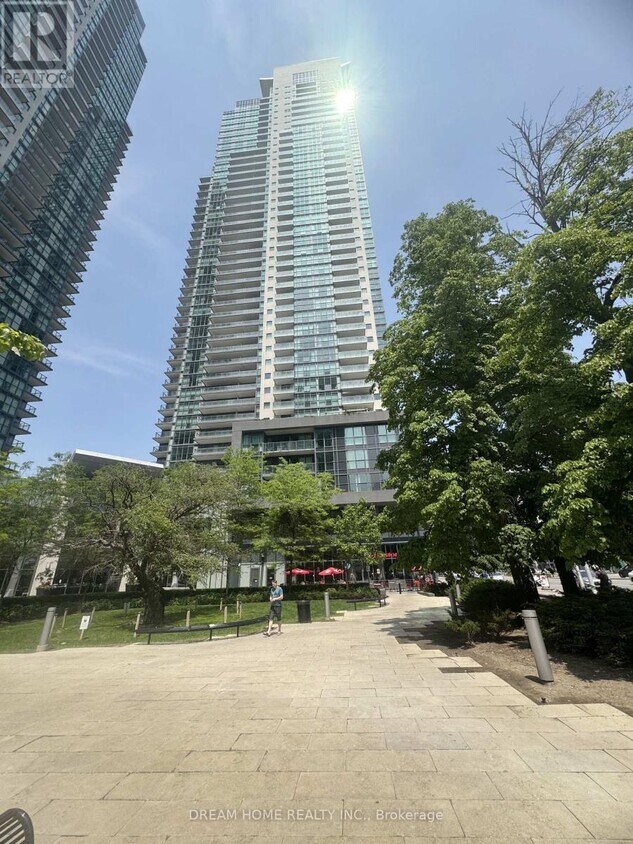 Photo principale - 5168-5168 Yonge St
