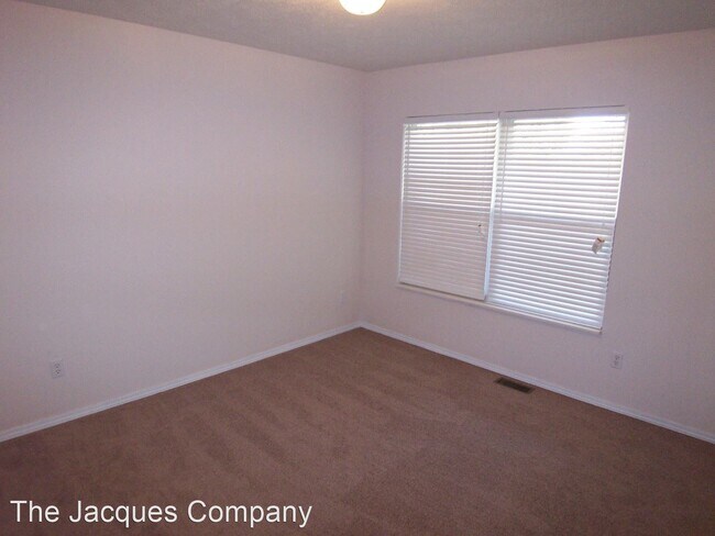 Foto del edificio - 2 br, 2 bath House - 3520-G E. Lombard