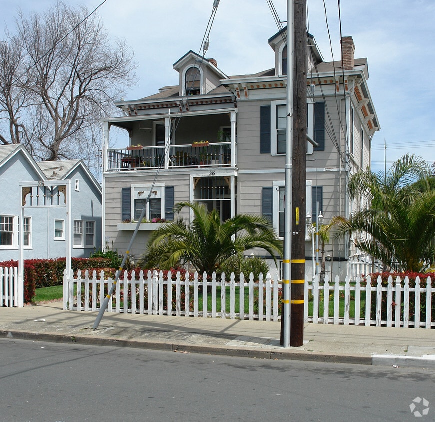 Building Photo - 36-38 N Claremont St