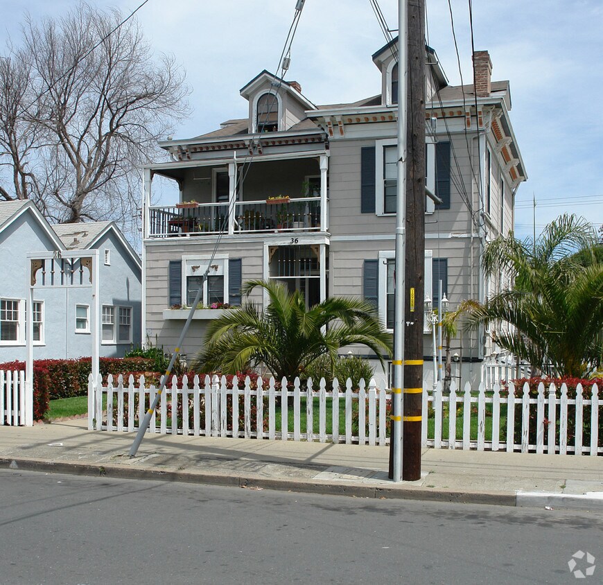 Foto del edificio - 36-38 N Claremont St