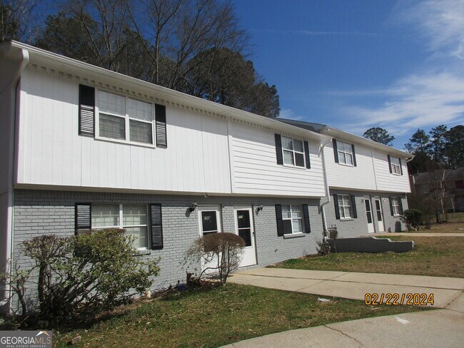 Building Photo - 200 Debbie Ln