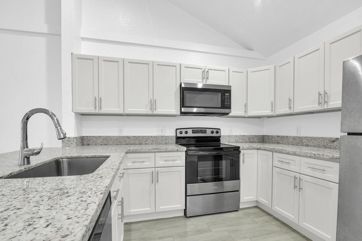 Primary Photo - 13729 Yarmouth Dr