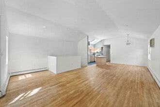 Building Photo - 132 Morris St