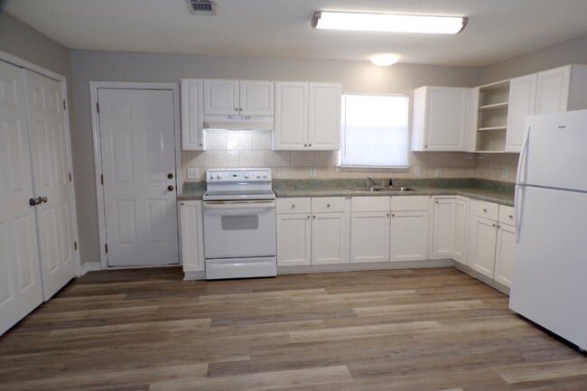 Building Photo - Updated 3-Bedroom Patio Home in Gulf Breez...