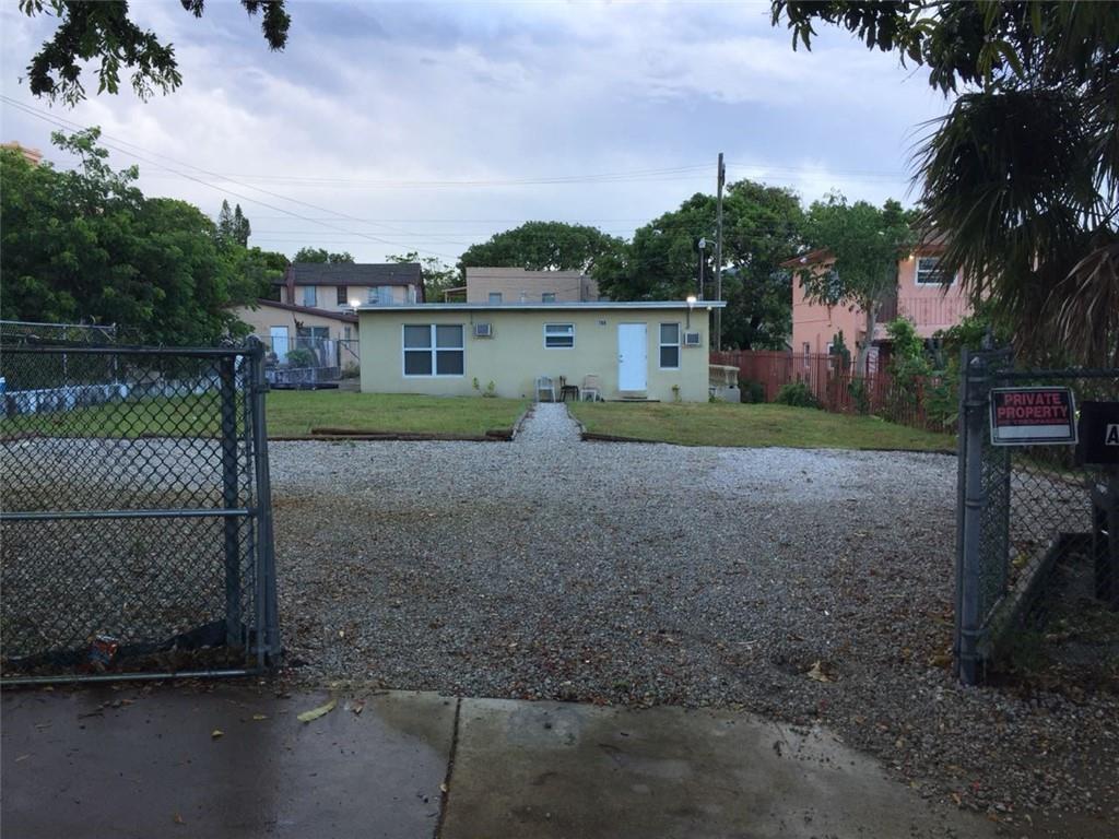 Primary Photo - 709 8th St