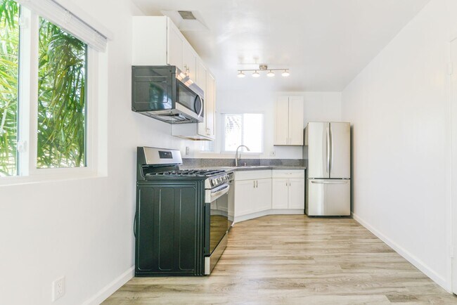 Building Photo - Ocean Avenue Duplex