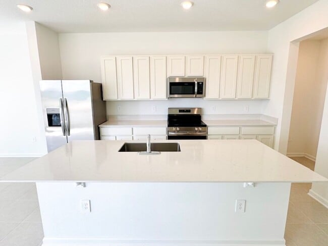 Building Photo - FOR RENT IN DAVENPORT 3 BEDROOMS AND 2.5 BATH