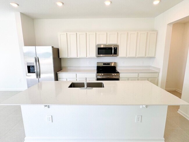 Foto del edificio - FOR RENT IN DAVENPORT 3 BEDROOMS AND 2.5 BATH