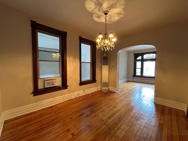 Foto del edificio - 1013 N Winchester Ave