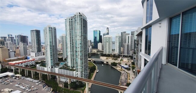 Foto del edificio - 185 SW 7th St